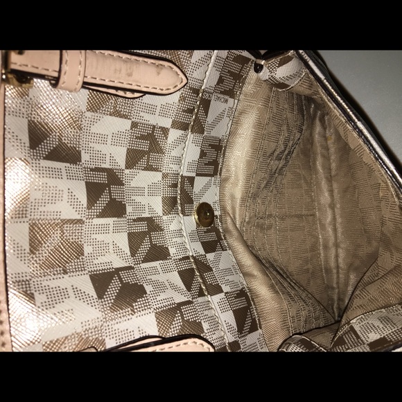 Michael Kors Jet Set Snap Pocket Med Tote & Wallet - Picture 3 of 8